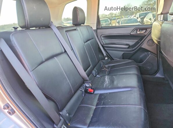 JF2SJGWC2HH447041 2017 SUBARU FORESTER2. Silver Vista interior trasera
