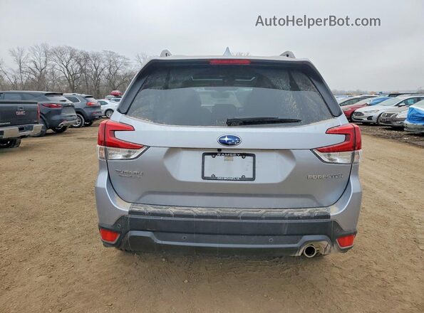 JF2SKAPC7PH501800 2023 SUBARU FORESTER Silver Вид ззаду