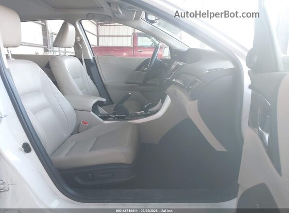 JHMCR6F52HC003340 2017 HONDA ACCORD HYBRID Белый Вид салона спереди