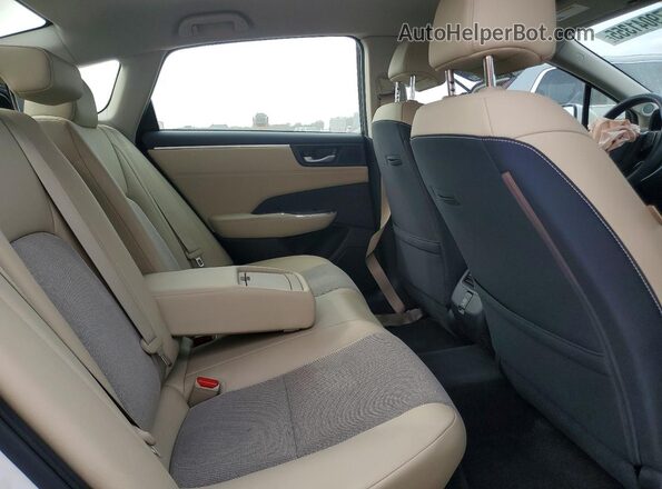 JHMZC5F13JC022908 2018 HONDA CLARITY White Vista de los asientos traseros