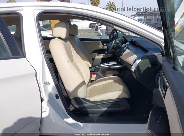 JHMZC5F37KC007234 2019 HONDA CLARITY PLUG-IN HYBRID Белый Вид салона спереди