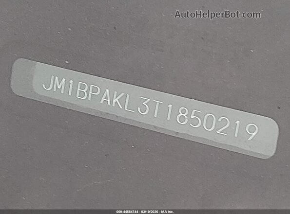JM1BPAKL3T1850219 2026 MAZDA 3 Красный Вид подкапотного пространства