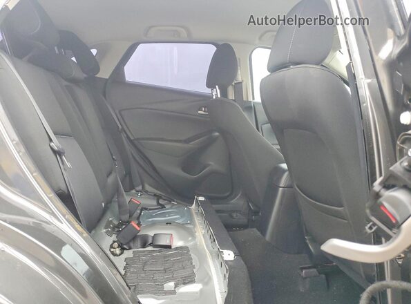 JM1DKDB79M1515477 2021 MAZDA CX-3 Gray Rear interior view