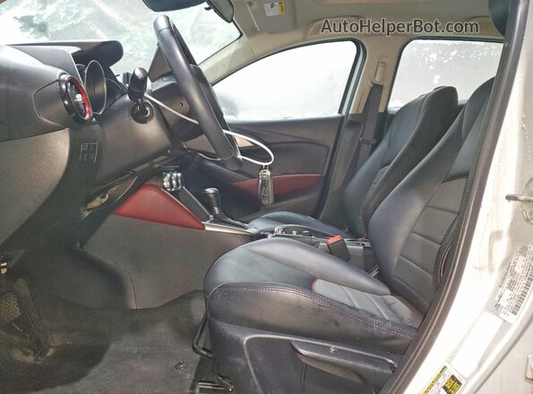 JM1DKFC77J0331635 2018 MAZDA CX-3 Белый Вид салона спереди