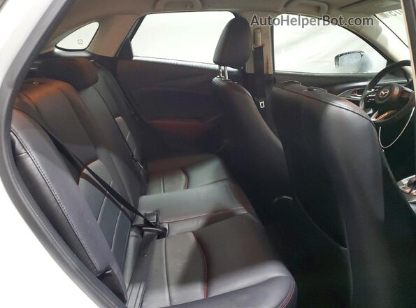JM1DKFC77J0331635 2018 MAZDA CX-3 Белый Вид задней части салона
