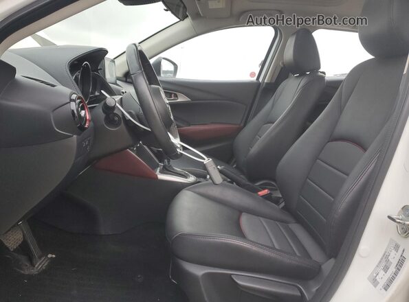 JM1DKFC79J0306333 2018 MAZDA CX-3 Белый Вид салона спереди