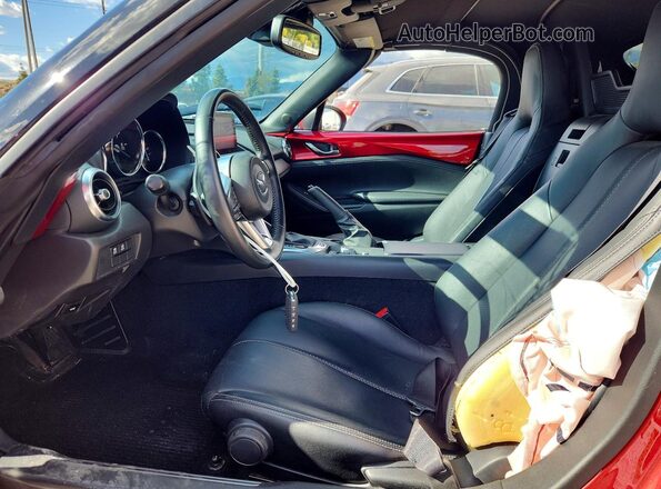 JM1NDAD75P0561862 2023 MAZDA MX-5 Красный Вид салона спереди