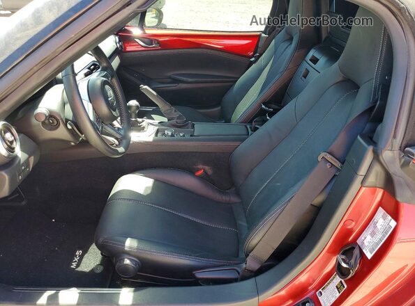 JM1NDAD78R0603380 2024 MAZDA MX-5 Красный Вид салона спереди