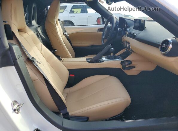 JM1NDAM7XS0653400 2025 MAZDA MX-5 White Vista de los asientos traseros