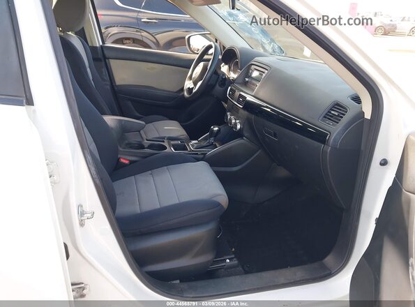 JM3KE2BY5G0664725 2016 MAZDA CX-5 Белый Вид салона спереди