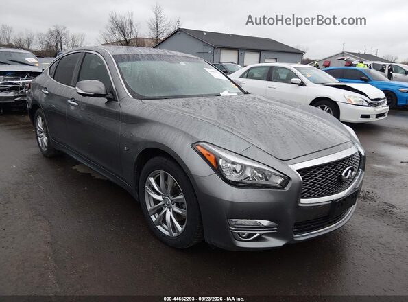 JN1BY1AP9JM180269 2018 INFINITI Q70 Серый Передняя правая четверть