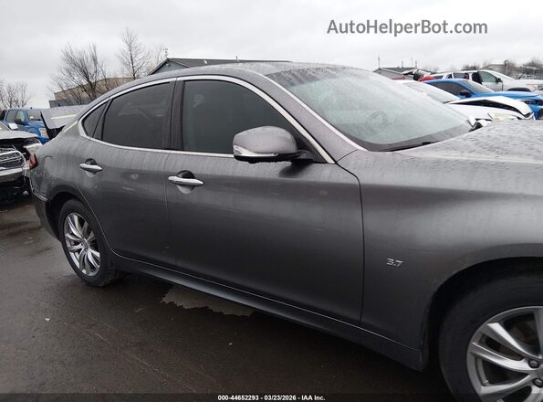 JN1BY1AP9JM180269 2018 INFINITI Q70 Серый Вид задней части салона