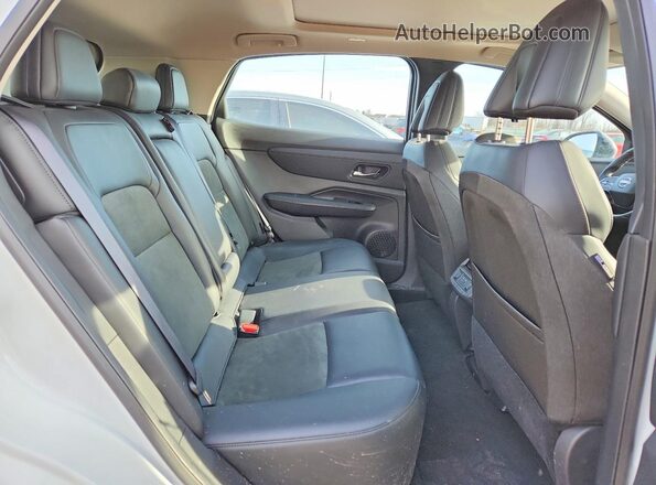 JN1DF0BB3RM731755 2024 NISSAN ARIYA White Widok wnętrza z tyłu