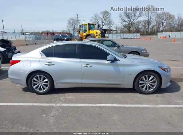 JN1EV7AP1HM733936 2017 INFINITI Q50 Серебряный Вид задней части салона