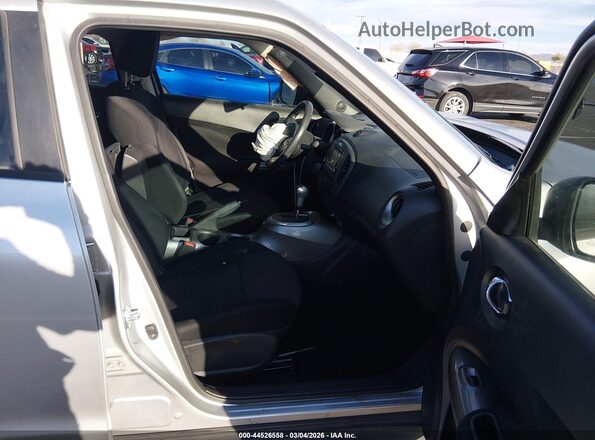JN8AF5MRXHT704309 2017 NISSAN JUKE Gray Widok wnętrza z przodu