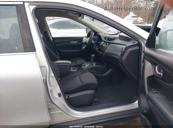 JN8AT2MVXJW313461 2018 NISSAN ROGUE Черный Вид салона спереди