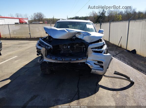 JN8AZ2NF1L9704747 2020 INFINITI QX80 Серебряный Вид задней части салона