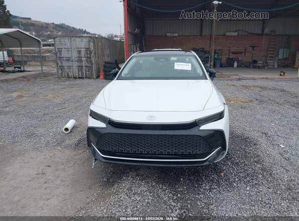 JTDAAAAF2T3044935 2026 TOYOTA LIMITED White ხელსაწყოთა პანელის ხედი