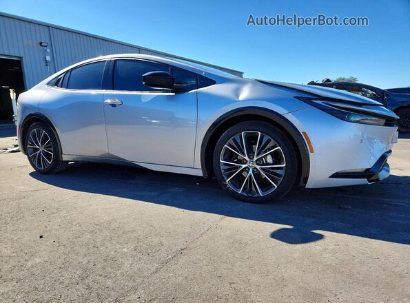 JTDACAAU2R3029143 2024 TOYOTA PRIUS Серебряный Передняя правая четверть