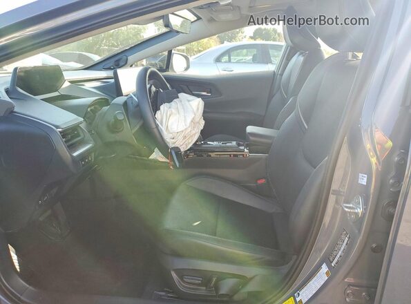 JTDACAAUXR3046532 2024 TOYOTA PRIUS Серый Вид салона спереди