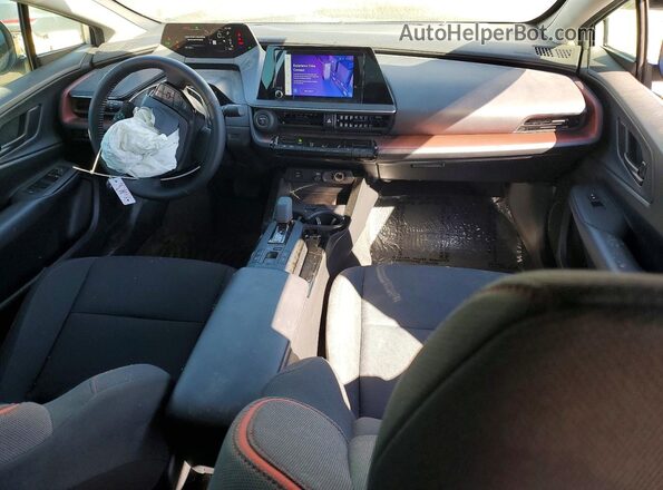 JTDACACU2P3009887 2023 TOYOTA PRIUS Серебряный Вид панели приборов