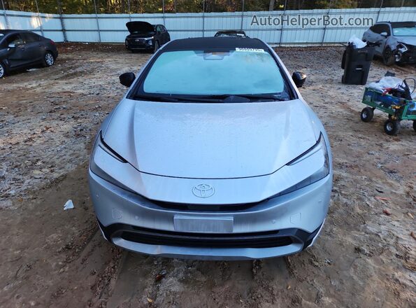 JTDADABUXP3000563 2023 TOYOTA PRIUS Silver Widok z przodu