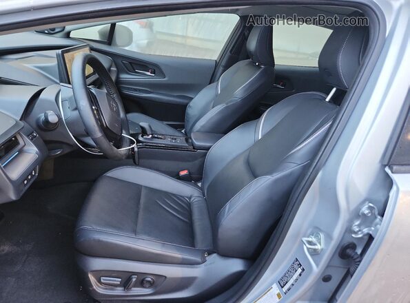 JTDADABUXP3000563 2023 TOYOTA PRIUS Silver Widok wnętrza z przodu
