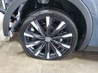 2026 Toyota Crown Platinum Синий vin: JTDAFAAF0T3014527 Damage: Right Rear Tire, Torn, Replacement Required