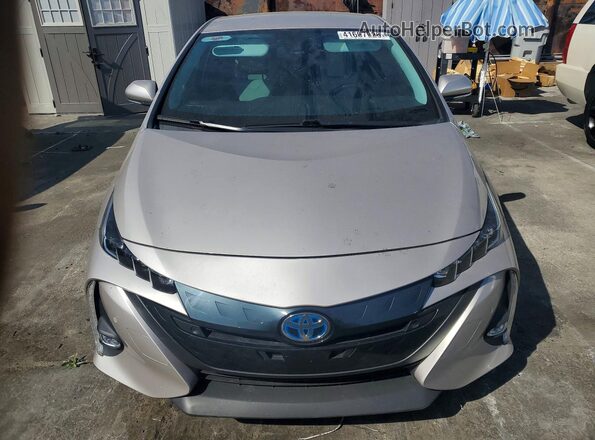 JTDKARFP2J3075281 2018 TOYOTA PRIUS Серебряный Вид спереди