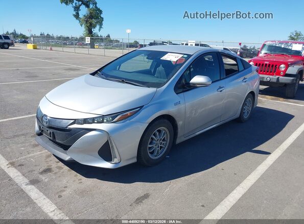 JTDKARFP3H3032093 2017 TOYOTA PRIUS PRIME Серебряный Передняя левая четверть