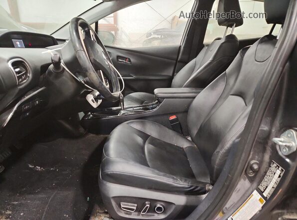 JTDKARFP4H3038503 2017 TOYOTA PRIUS Зеленый Вид салона спереди