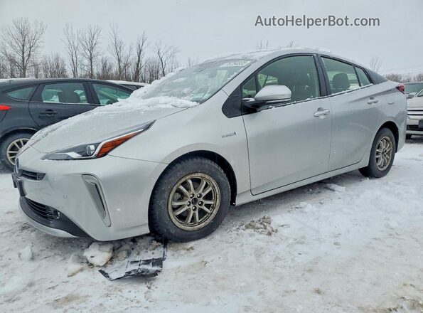 JTDL9RFU6L3014019 2020 TOYOTA LE Silver Vista tres cuartos delantera izquierda