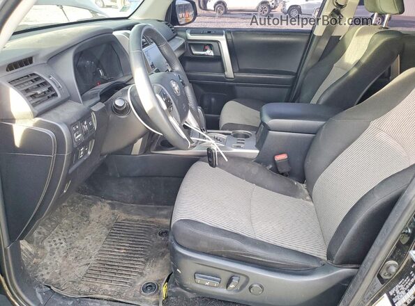JTEMU5JR0R6272411 2024 TOYOTA 4RUNNER Черный Вид салона спереди