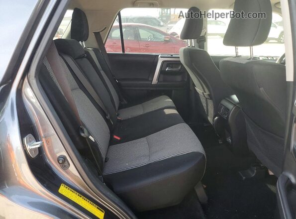 JTEMU5JR6P6145546 2023 TOYOTA 4RUNNER Gray Vista interior trasera