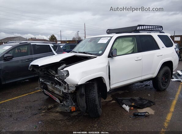 JTEMU5JR7P6092677 2023 TOYOTA 4RUNNER Белый Передняя левая четверть