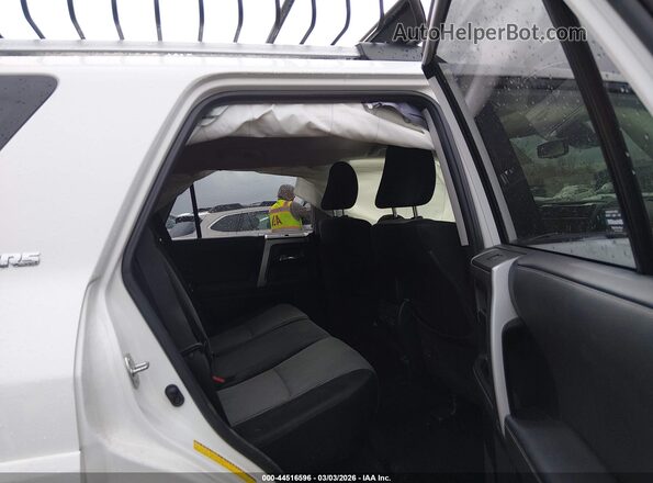 JTEMU5JR7P6092677 2023 TOYOTA 4RUNNER Белый Вид наклейки с VIN-кодом