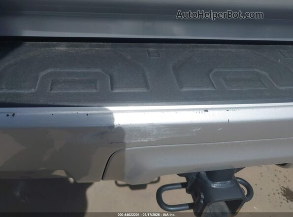JTENU5JRXR6251487 2024 TOYOTA 4RUNNER Серебряный Вид спереди