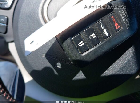 JTHBA1D23H5040979 2017 LEXUS IS 200T Серебряный Вид панели приборов