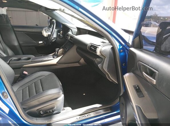 JTHBA1D23J5083577 2018 LEXUS IS 300 Blue წინა სალონის ხედი