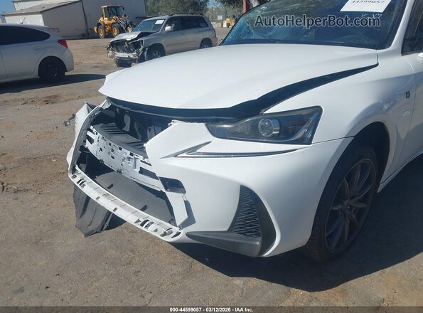 JTHBA1D29H5051369 2017 LEXUS IS 200T Белый Вид спереди