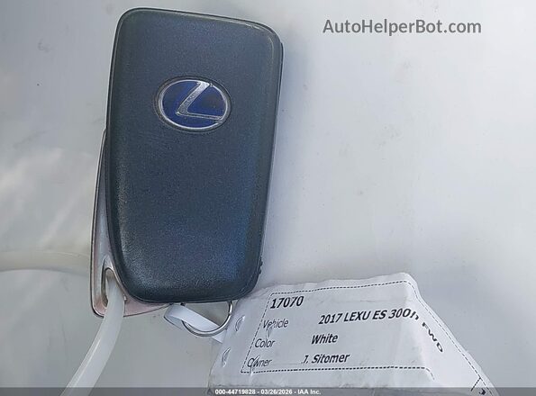 JTHBW1GG8H2147455 2017 LEXUS ES 300H White Вид панелі приладів