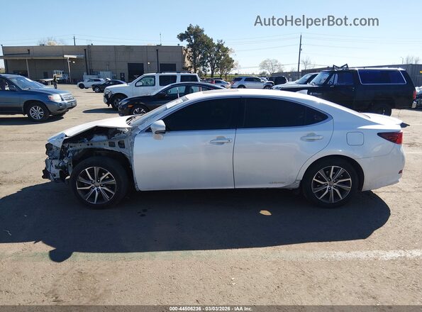 JTHBW1GGXH2141026 2017 LEXUS ES 300H White 