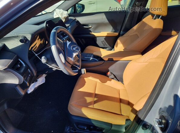 JTHP6JBH6R2174287 2024 LEXUS UX Silver Вид салону спереду