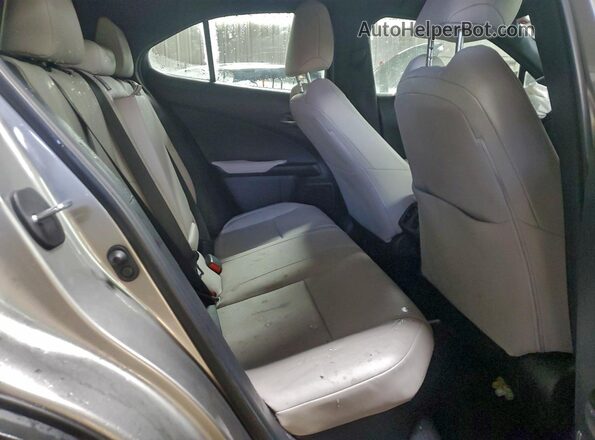 JTHP9JBH1M2051965 2021 LEXUS UX Silver Widok tylnych siedzeń