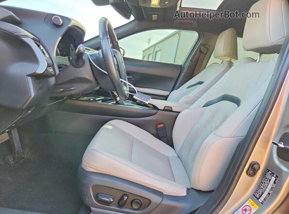 JTHU9JBH7K2003905 2019 LEXUS UX Серебряный Вид салона спереди