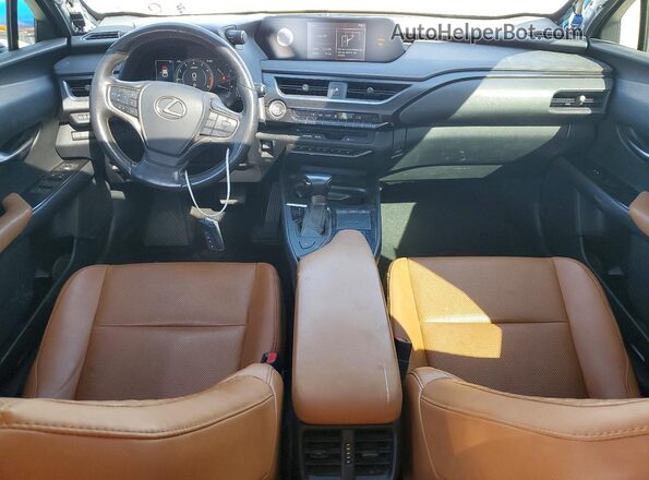 JTHY3JBH4K2004397 2019 LEXUS UX Silver წინა პანელის ხედი