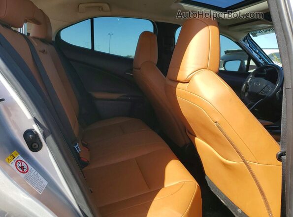 JTHY3JBH4K2004397 2019 LEXUS UX Silver უკანა სალონის ხედი