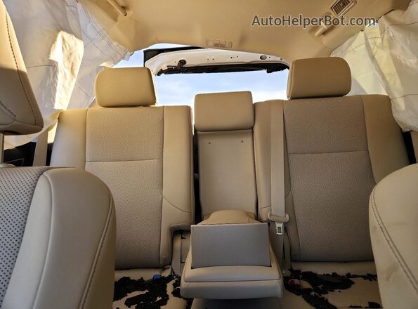 JTJAM7BX3N5322652 2022 LEXUS GX Белый Вид задних сидений