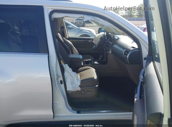 JTJAM7BX6P5366065 2023 LEXUS GX 460 Белый Вид салона спереди