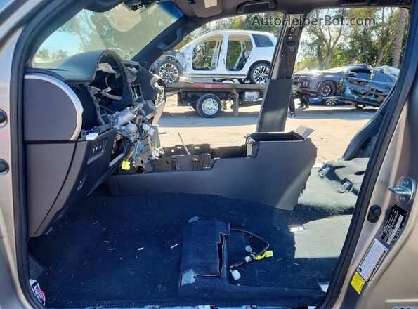 JTJAM7BX8P5364026 2023 LEXUS GX Серебряный Вид салона спереди